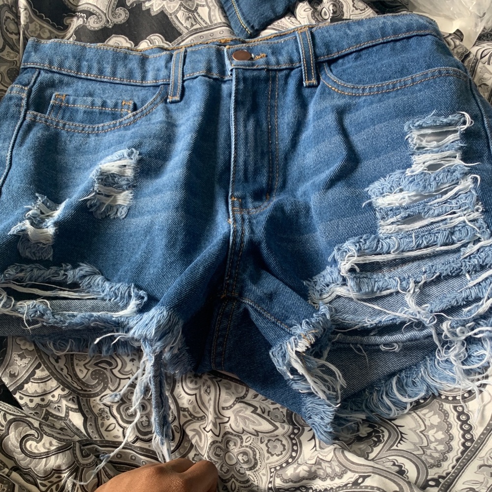 Fashion Nova Gonna love me distressed shorts